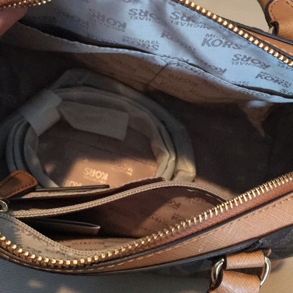 Michael Kors Handbag - Picture 7 of 8